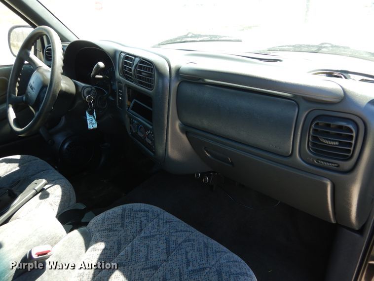 image for item IY9541 2000 GMC Sonoma SLS  Ext. Cab pickup truck