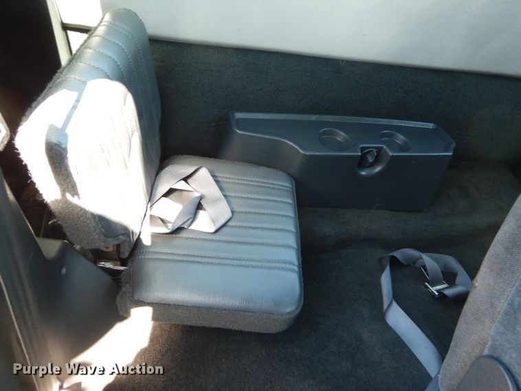 image for item IY9541 2000 GMC Sonoma SLS  Ext. Cab pickup truck