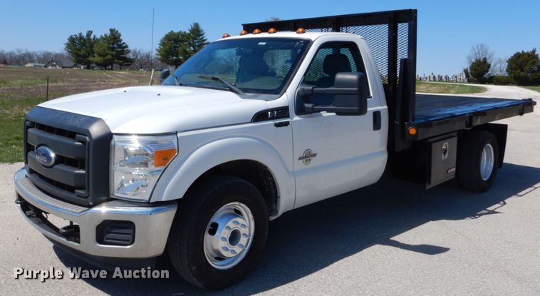 image for item IY9543 2011 Ford F350 Super Duty  flatbed pickup truck