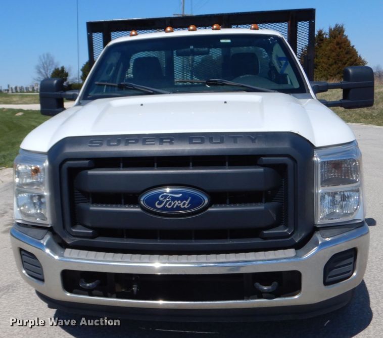 image for item IY9543 2011 Ford F350 Super Duty  flatbed pickup truck