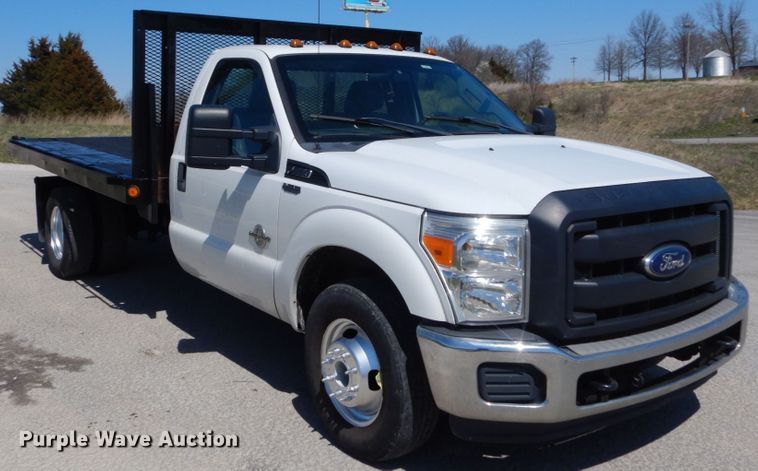 image for item IY9543 2011 Ford F350 Super Duty  flatbed pickup truck