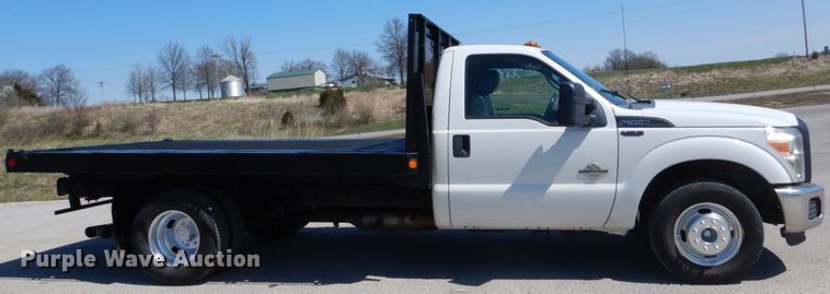 image for item IY9543 2011 Ford F350 Super Duty  flatbed pickup truck