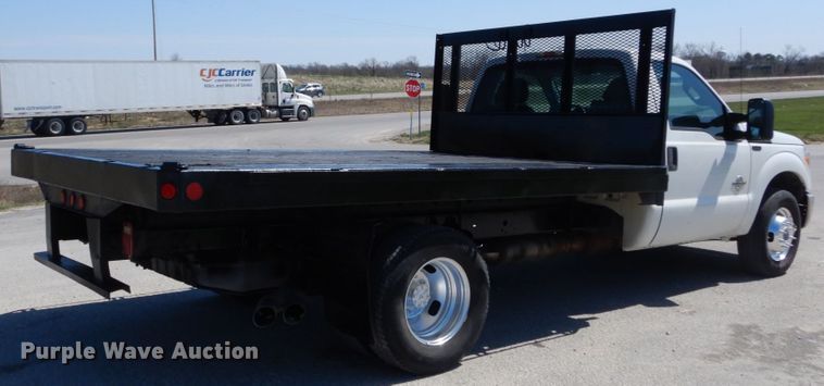 image for item IY9543 2011 Ford F350 Super Duty  flatbed pickup truck