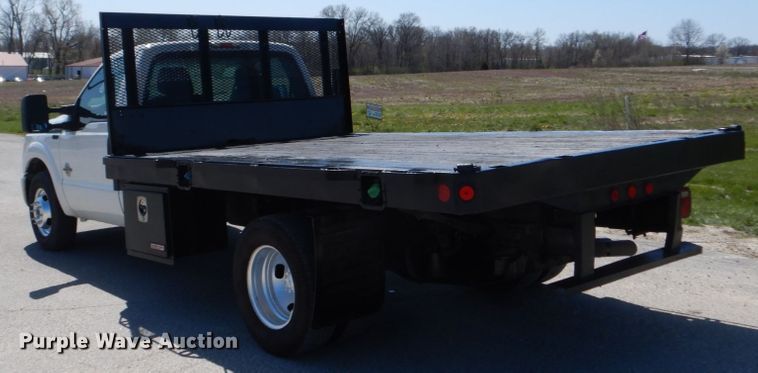 image for item IY9543 2011 Ford F350 Super Duty  flatbed pickup truck