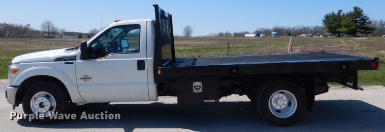 image for item IY9543 2011 Ford F350 Super Duty  flatbed pickup truck