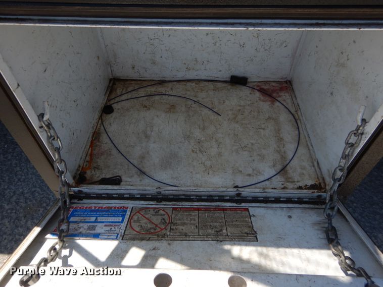 image for item IY9543 2011 Ford F350 Super Duty  flatbed pickup truck