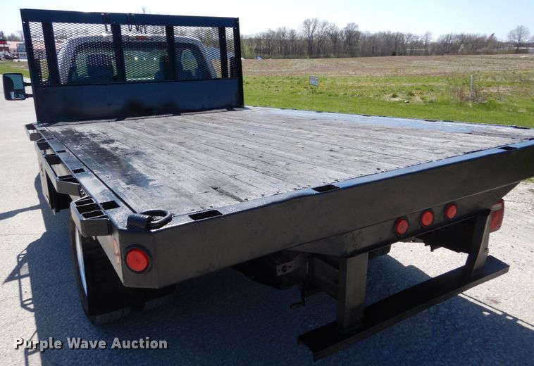 image for item IY9543 2011 Ford F350 Super Duty  flatbed pickup truck