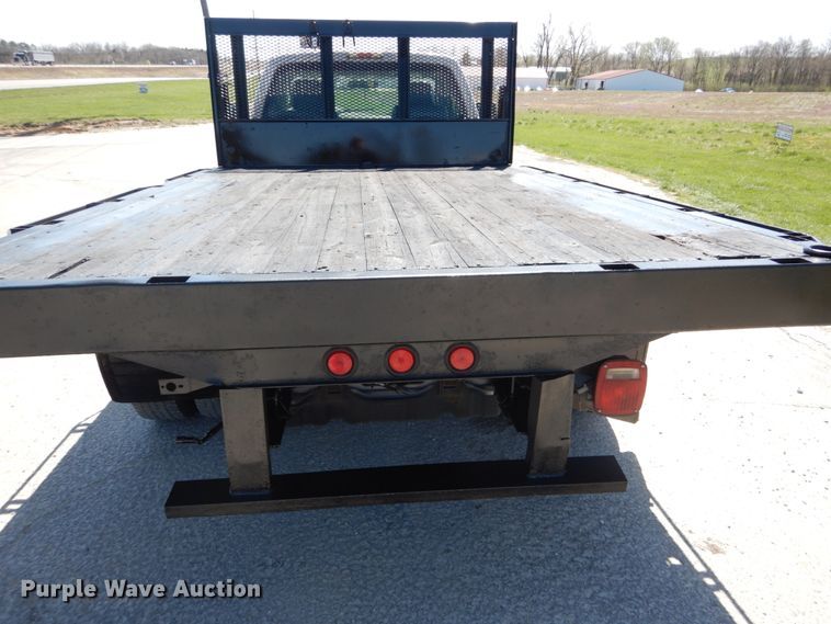 image for item IY9543 2011 Ford F350 Super Duty  flatbed pickup truck