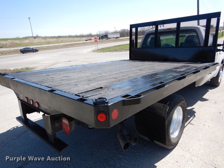image for item IY9543 2011 Ford F350 Super Duty  flatbed pickup truck