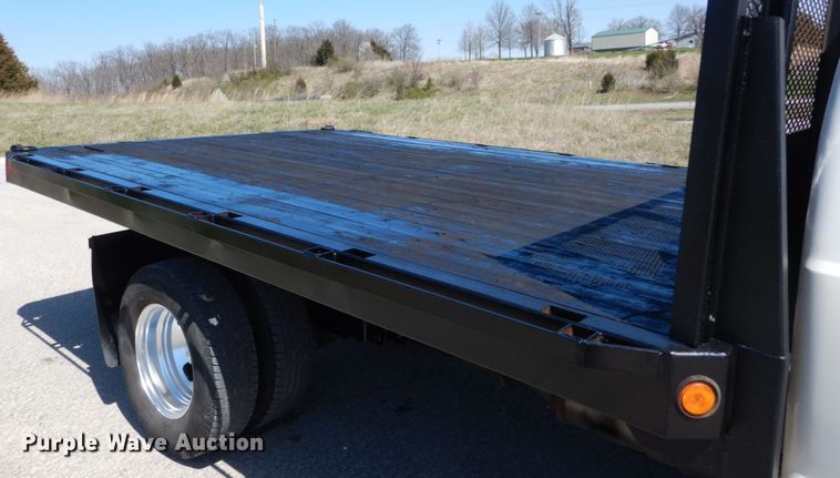 image for item IY9543 2011 Ford F350 Super Duty  flatbed pickup truck