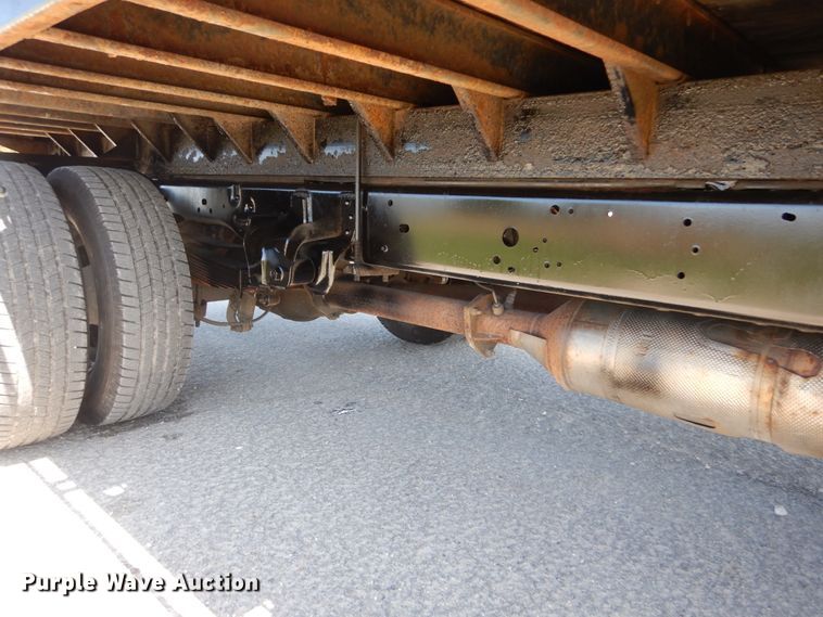 image for item IY9543 2011 Ford F350 Super Duty  flatbed pickup truck