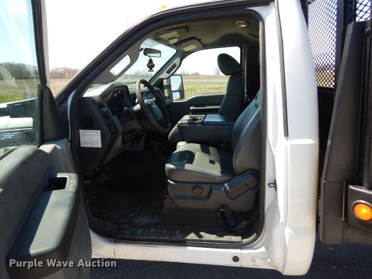 image for item IY9543 2011 Ford F350 Super Duty  flatbed pickup truck