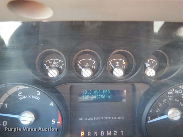 image for item IY9543 2011 Ford F350 Super Duty  flatbed pickup truck