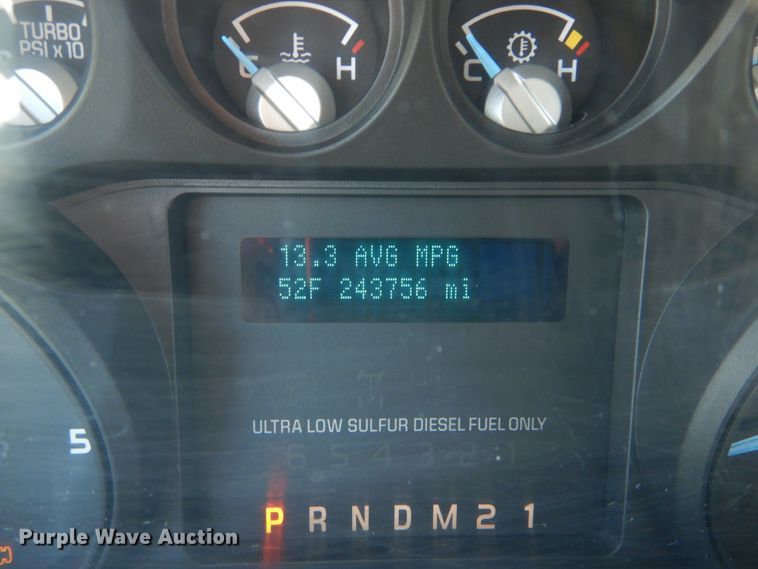 image for item IY9543 2011 Ford F350 Super Duty  flatbed pickup truck