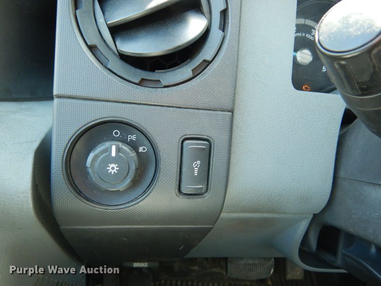 image for item IY9543 2011 Ford F350 Super Duty  flatbed pickup truck