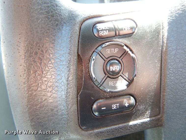 image for item IY9543 2011 Ford F350 Super Duty  flatbed pickup truck