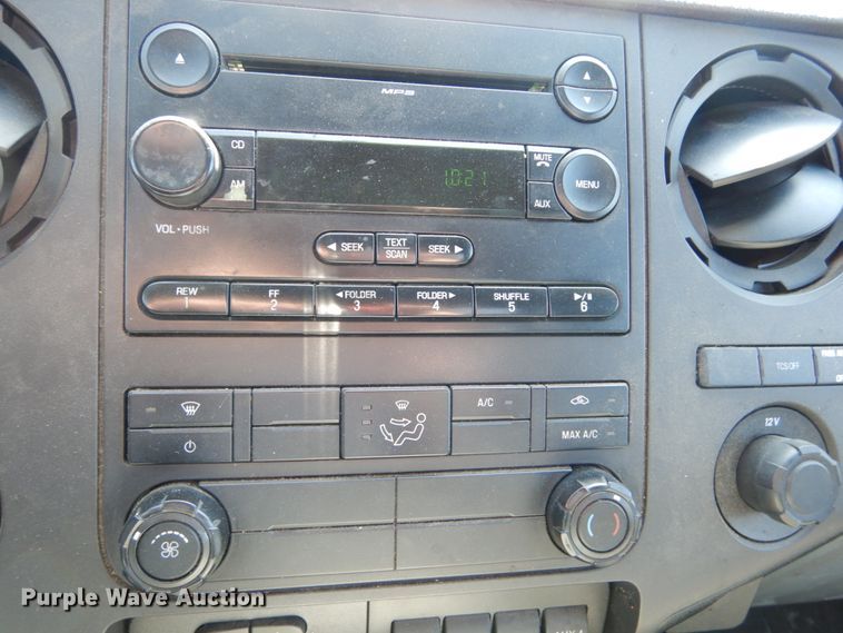 image for item IY9543 2011 Ford F350 Super Duty  flatbed pickup truck