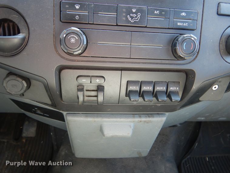 image for item IY9543 2011 Ford F350 Super Duty  flatbed pickup truck