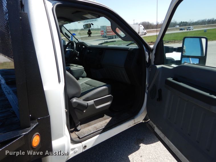 image for item IY9543 2011 Ford F350 Super Duty  flatbed pickup truck