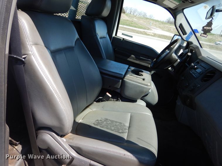 image for item IY9543 2011 Ford F350 Super Duty  flatbed pickup truck