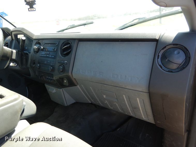 image for item IY9543 2011 Ford F350 Super Duty  flatbed pickup truck