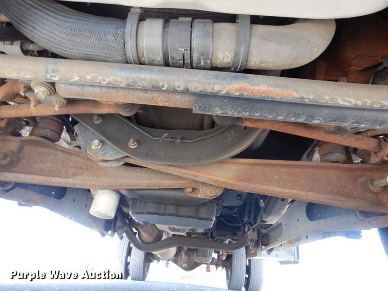 image for item IY9543 2011 Ford F350 Super Duty  flatbed pickup truck