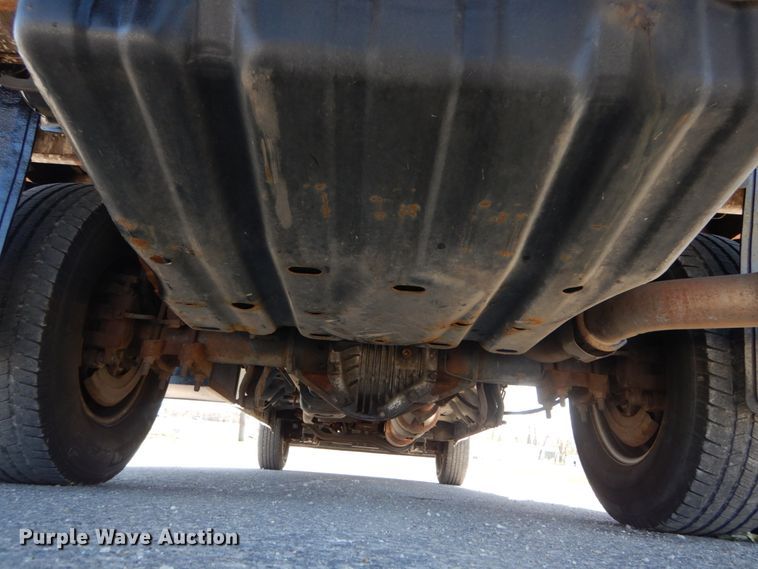 image for item IY9543 2011 Ford F350 Super Duty  flatbed pickup truck