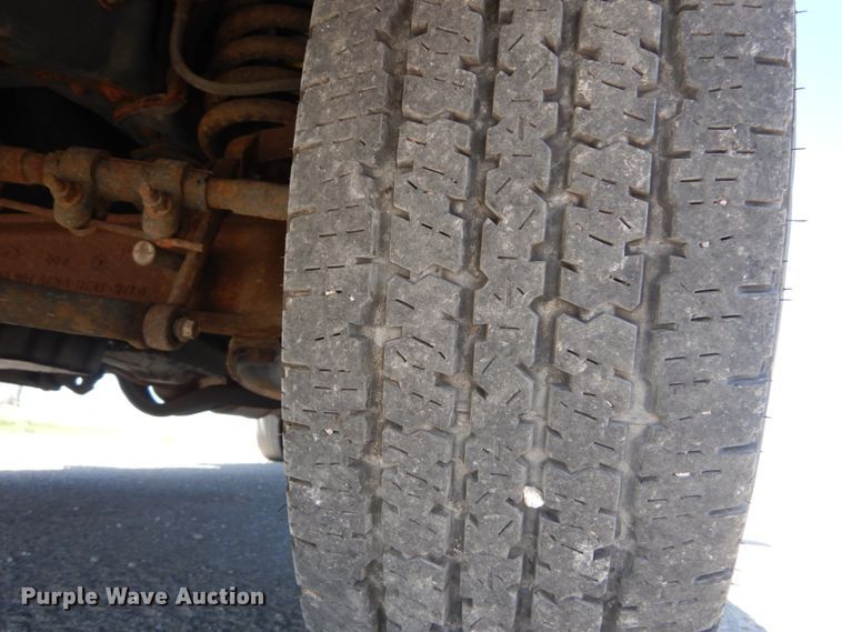 image for item IY9543 2011 Ford F350 Super Duty  flatbed pickup truck