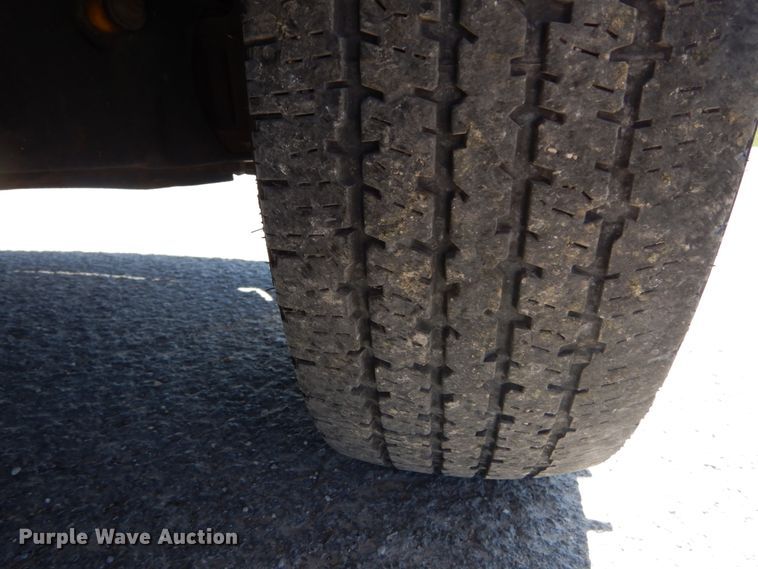 image for item IY9543 2011 Ford F350 Super Duty  flatbed pickup truck