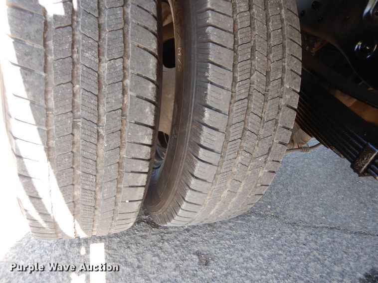 image for item IY9543 2011 Ford F350 Super Duty  flatbed pickup truck