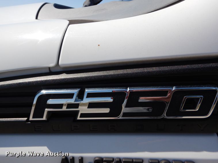 image for item IY9543 2011 Ford F350 Super Duty  flatbed pickup truck