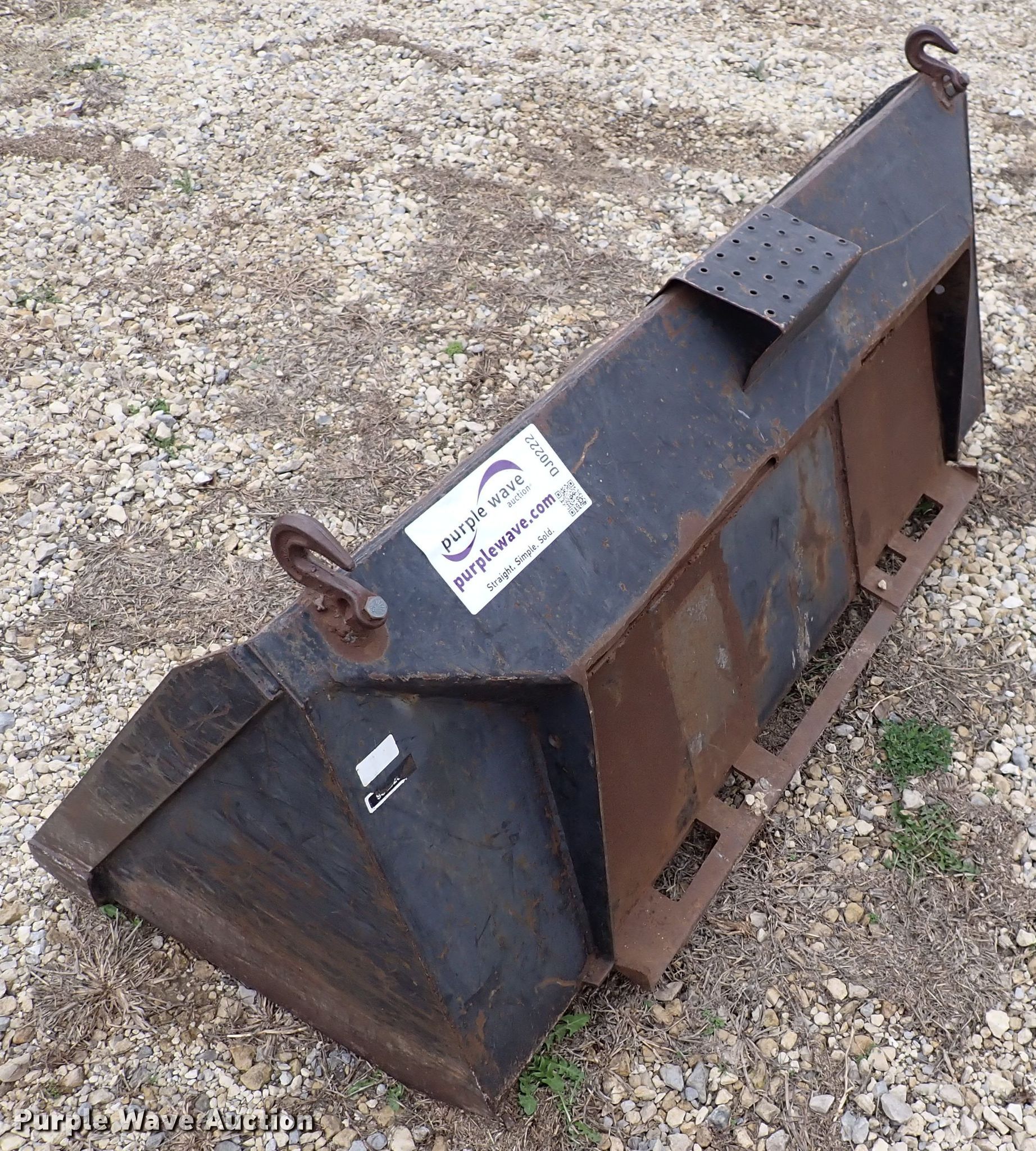 63"W John Deere skid steer bucket in Valley Center, KS Item DJ0222