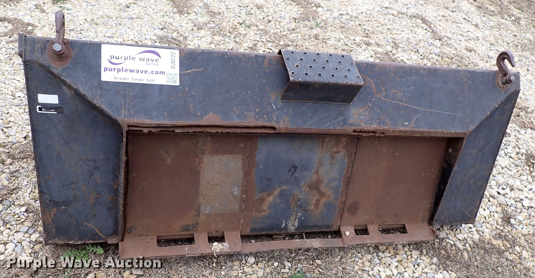 63"W John Deere skid steer bucket in Valley Center, KS Item DJ0222