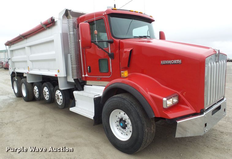 image for item DA7084 2014 Kenworth T800  dump truck