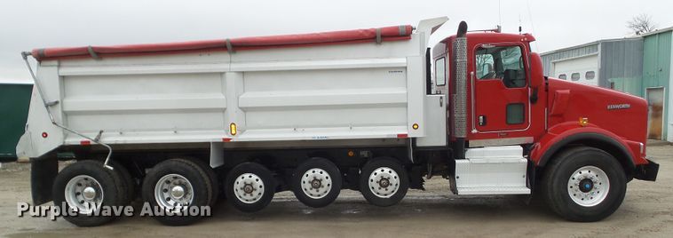 image for item DA7084 2014 Kenworth T800  dump truck