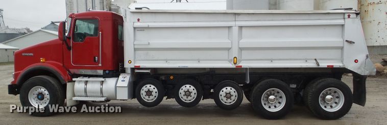 image for item DA7084 2014 Kenworth T800  dump truck