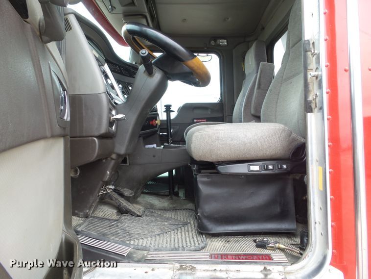 image for item DA7084 2014 Kenworth T800  dump truck