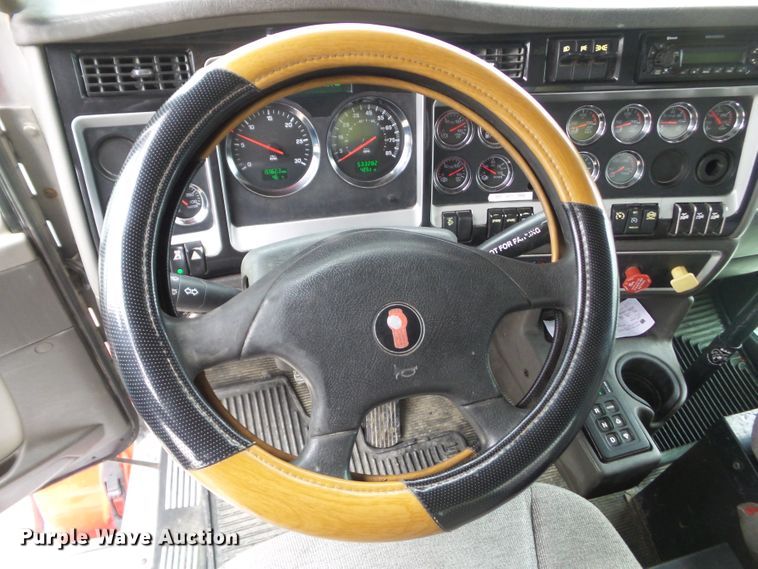 image for item DA7084 2014 Kenworth T800  dump truck