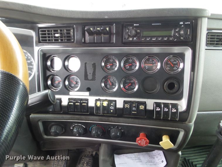 image for item DA7084 2014 Kenworth T800  dump truck