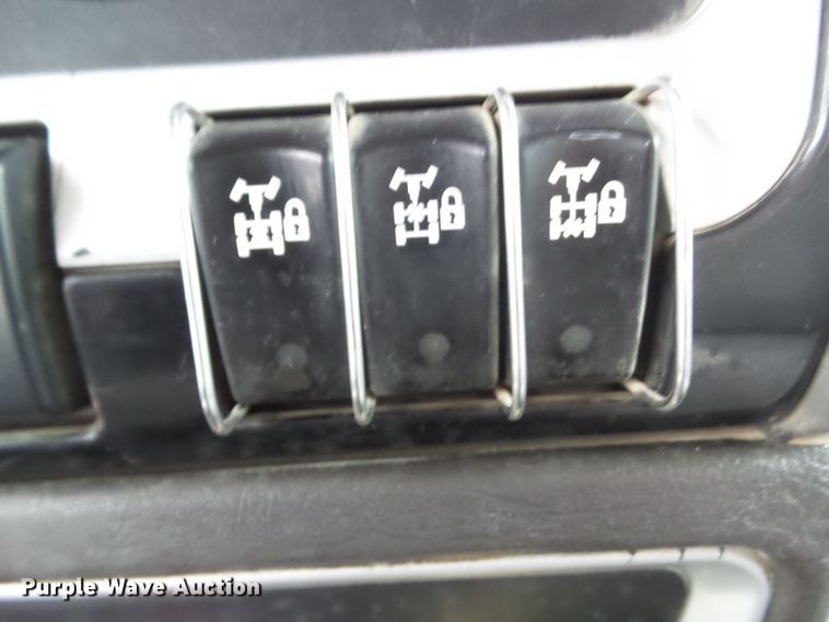 image for item DA7084 2014 Kenworth T800  dump truck