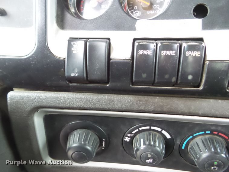 image for item DA7084 2014 Kenworth T800  dump truck