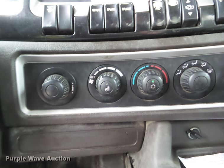 image for item DA7084 2014 Kenworth T800  dump truck