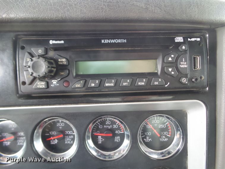 image for item DA7084 2014 Kenworth T800  dump truck