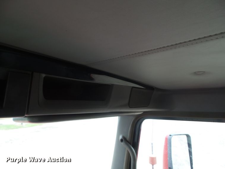 image for item DA7084 2014 Kenworth T800  dump truck