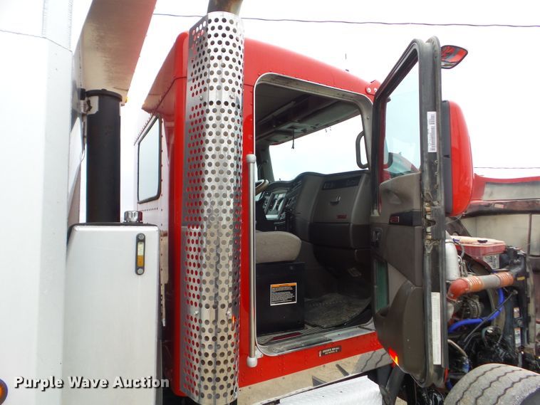 image for item DA7084 2014 Kenworth T800  dump truck