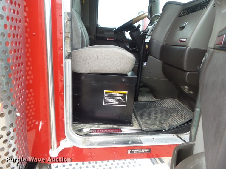 image for item DA7084 2014 Kenworth T800  dump truck