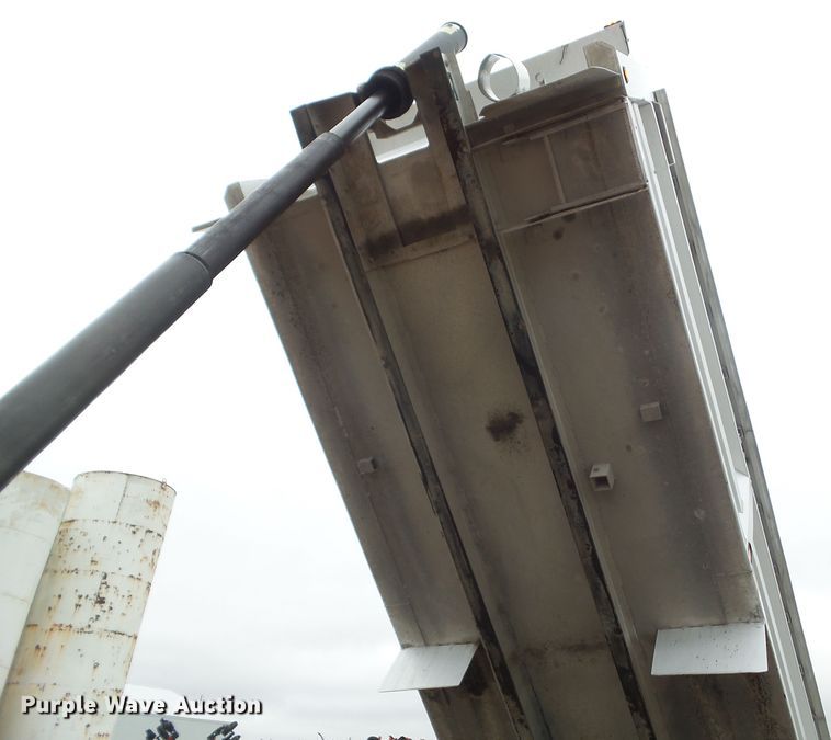 image for item DA7084 2014 Kenworth T800  dump truck