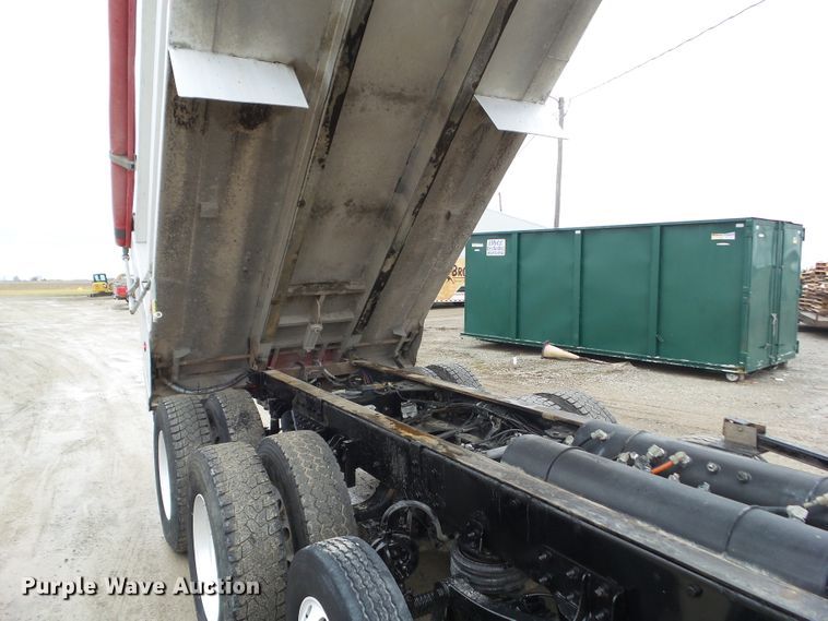 image for item DA7084 2014 Kenworth T800  dump truck