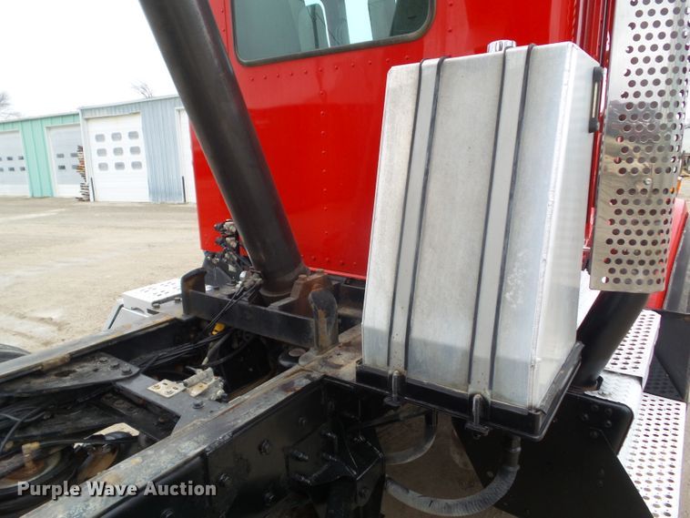 image for item DA7084 2014 Kenworth T800  dump truck