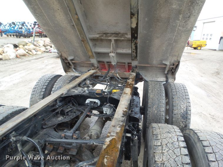 image for item DA7084 2014 Kenworth T800  dump truck